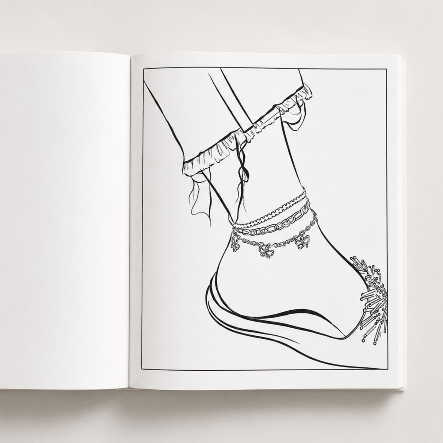 A Fashion Accessories Coloring Book: Relax and Unwind
